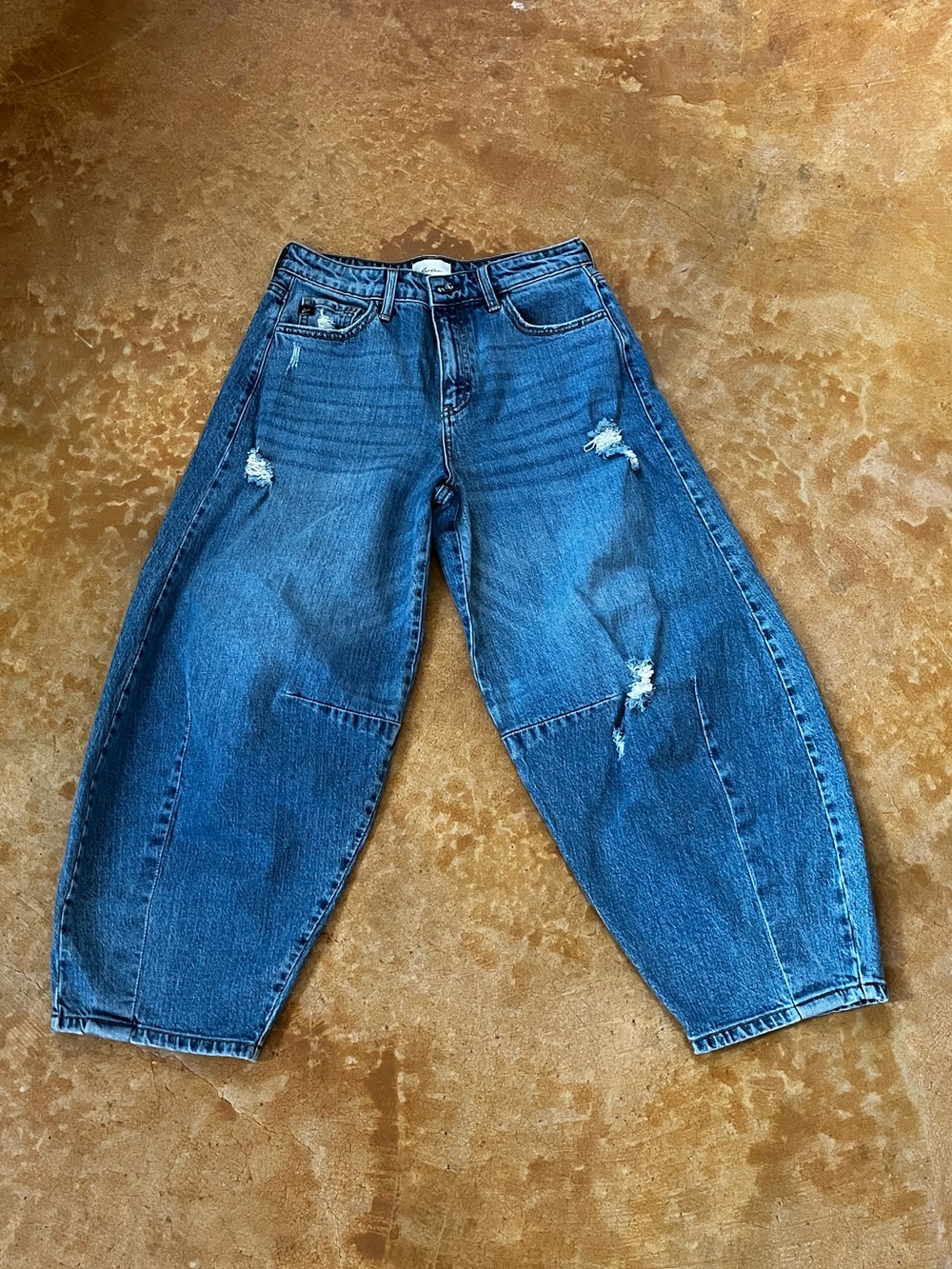 KanCan Addison High Rise Horseshoe Barrell Jeans, SZ 5/26 Med Wash